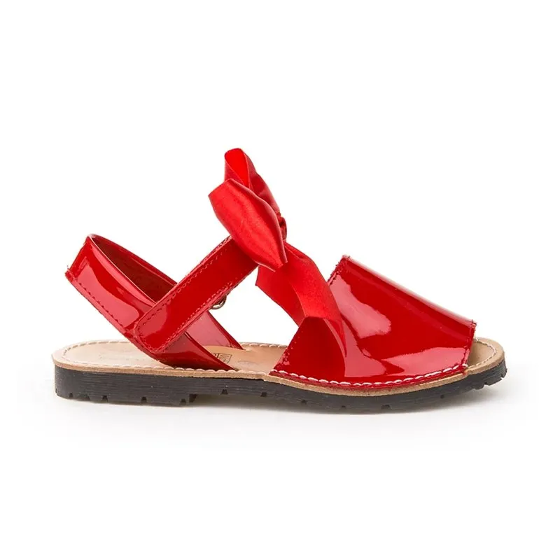 Abarcas Menorquinas Niña Piel Charol Lazo De Raso Velcro 206 Rojo, de Angelitos