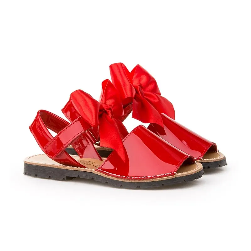 Abarcas Menorquinas Niña Piel Charol Lazo De Raso Velcro 206 Rojo, de Angelitos