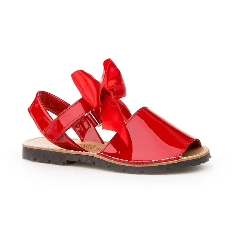 Abarcas Menorquinas Niña Piel Charol Lazo De Raso Velcro 206 Rojo, de Angelitos