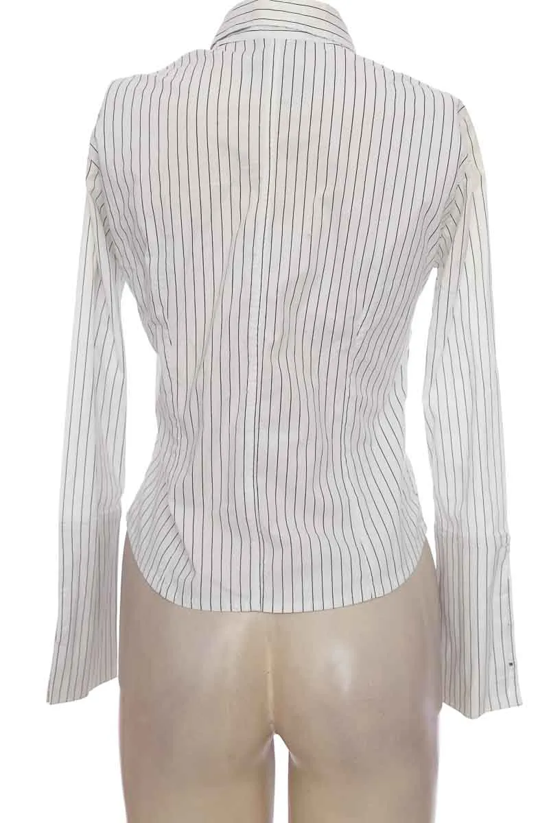 BLUSA COLOR BLANCO  CLOSEANDO