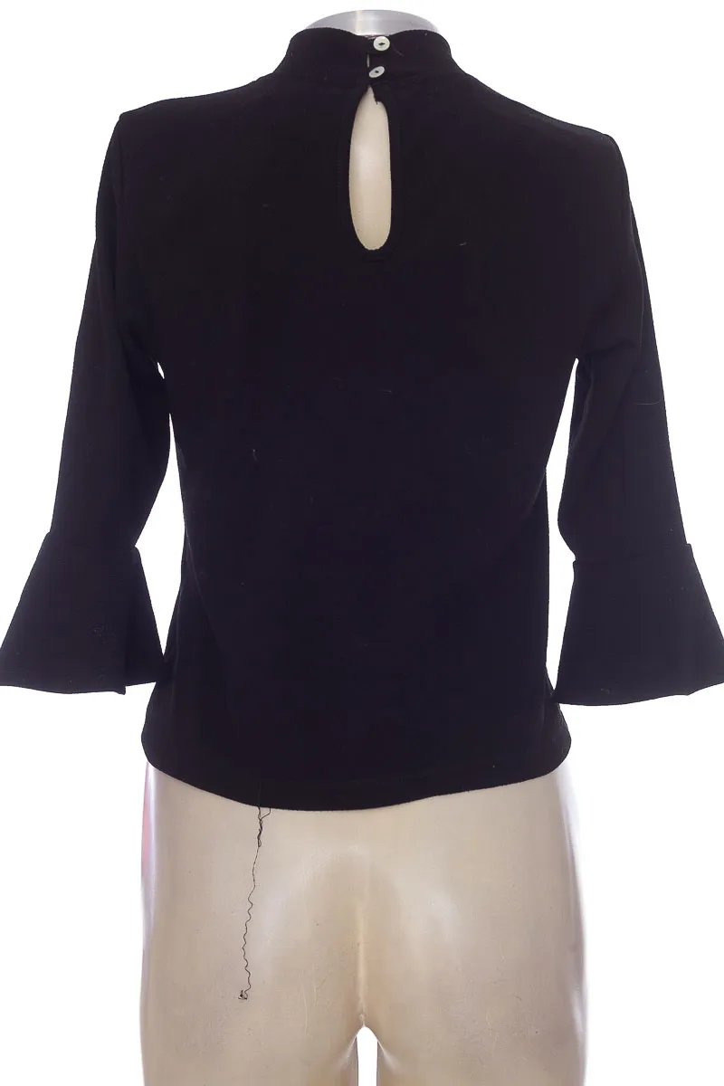 BLUSA COLOR NEGRO  GOLD