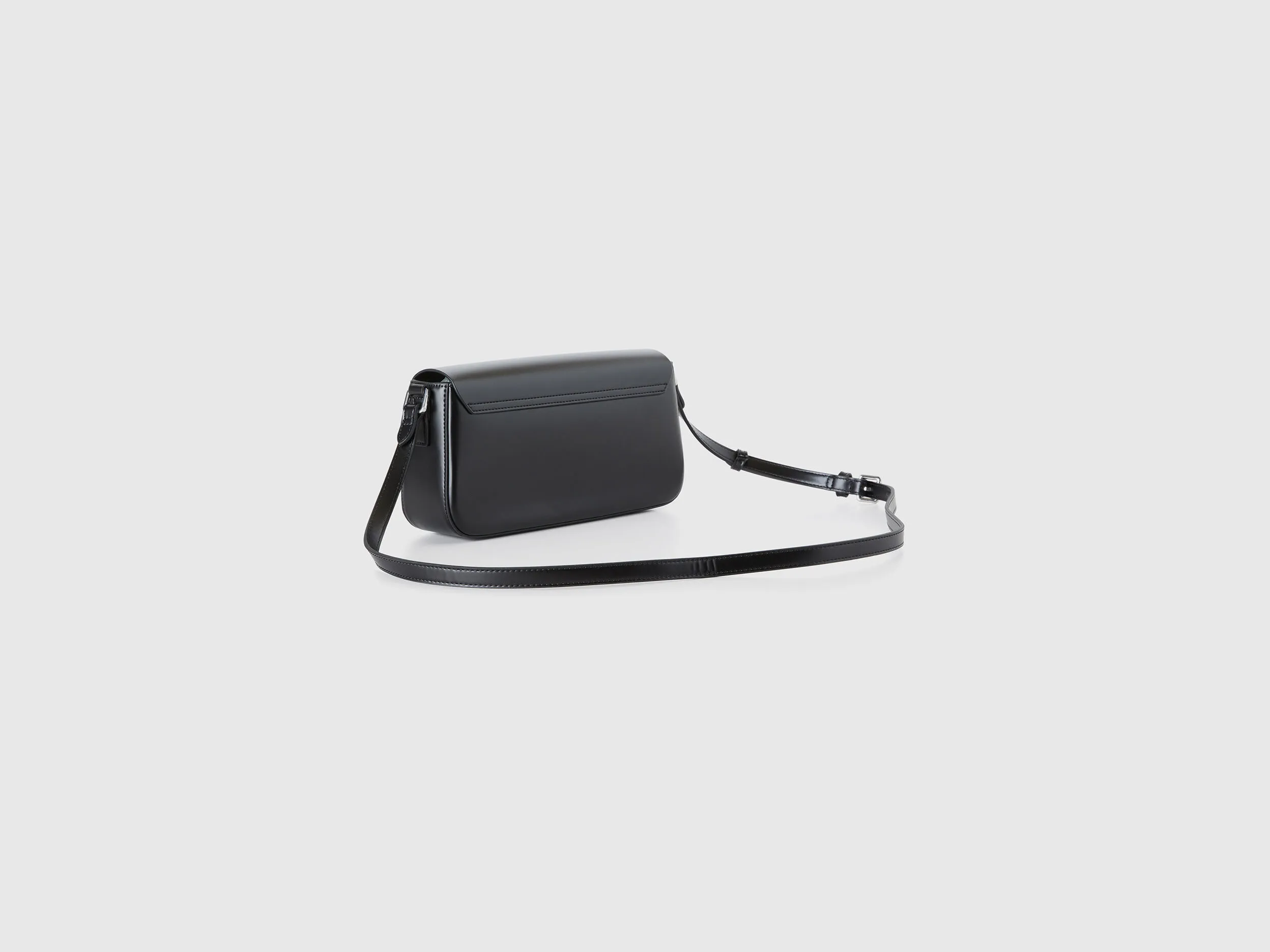 Bolso baguette de tejido con efecto piel
