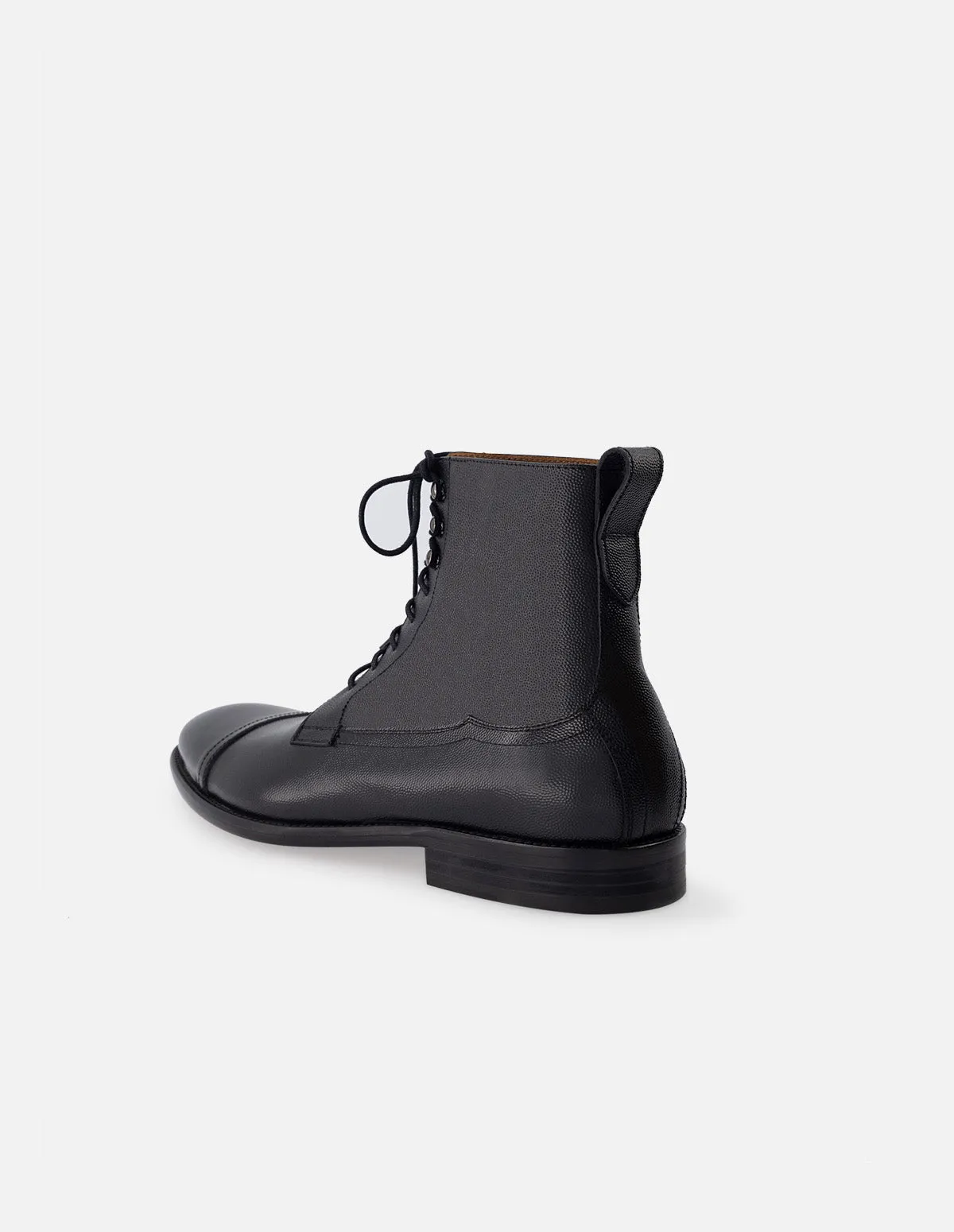 Botin de cordones en piel bombeada color negro  para hombre