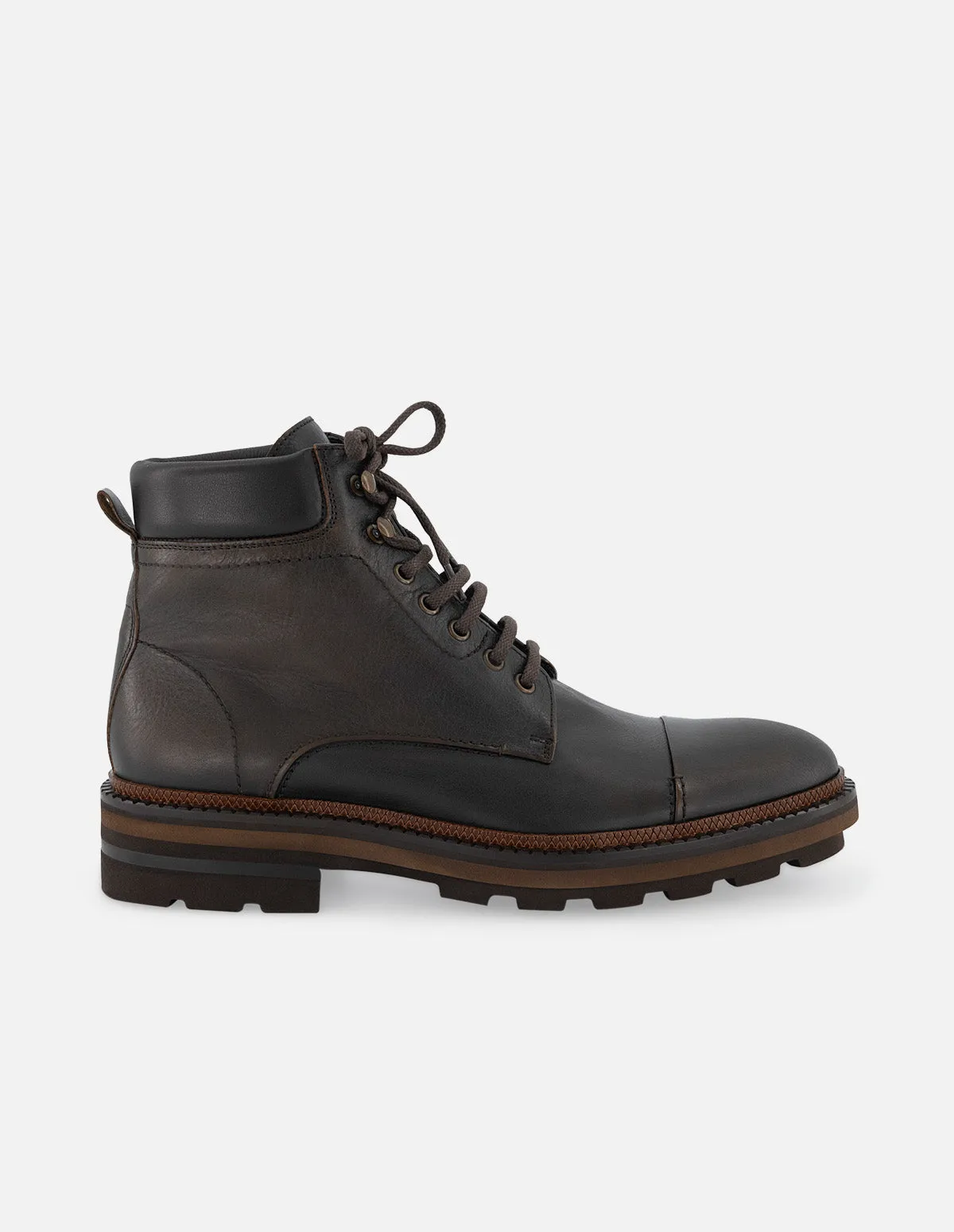 Botin de cordones en piel napa color marron para hombre