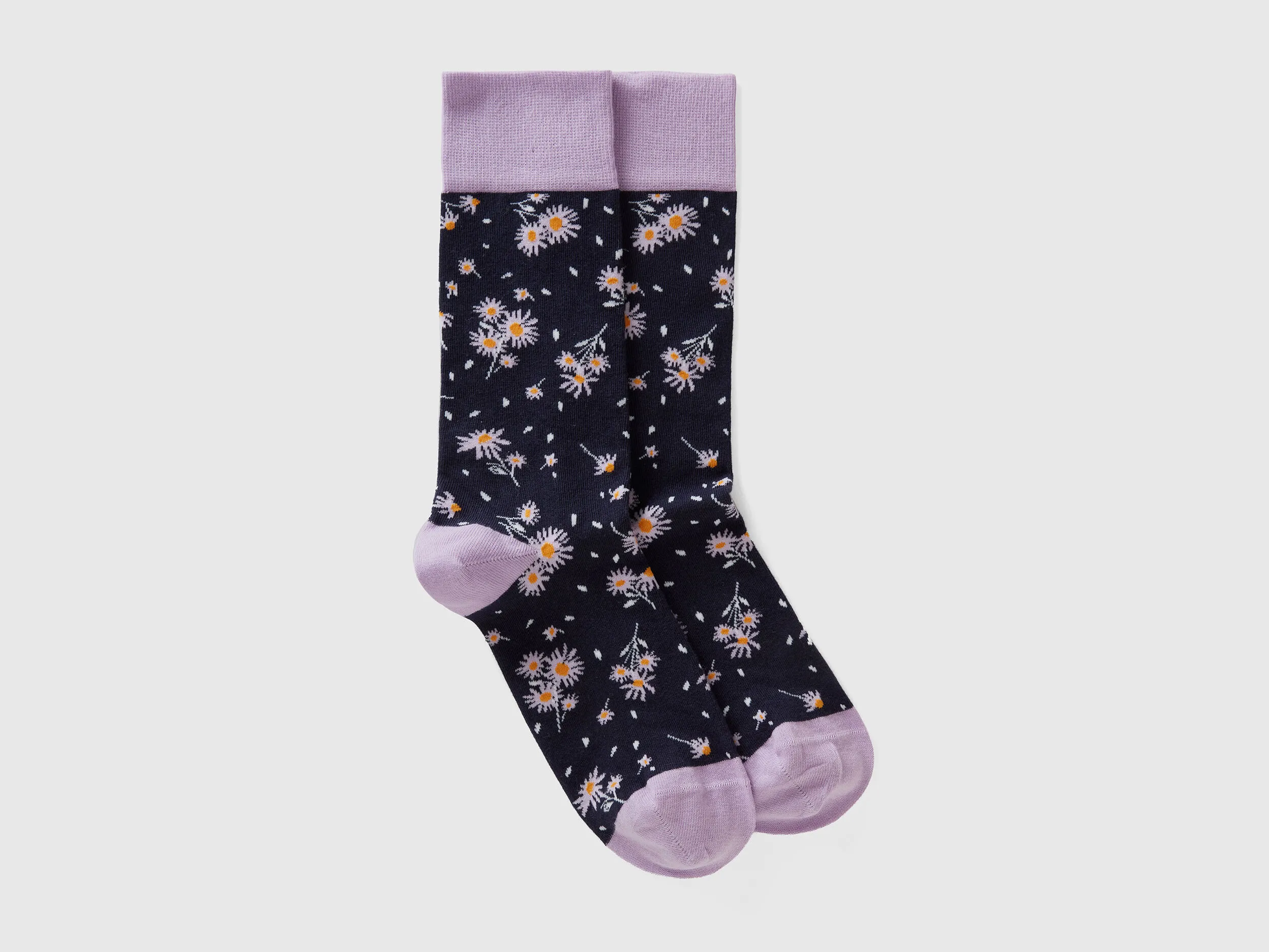 Calcetines largos azules y lilas de flores