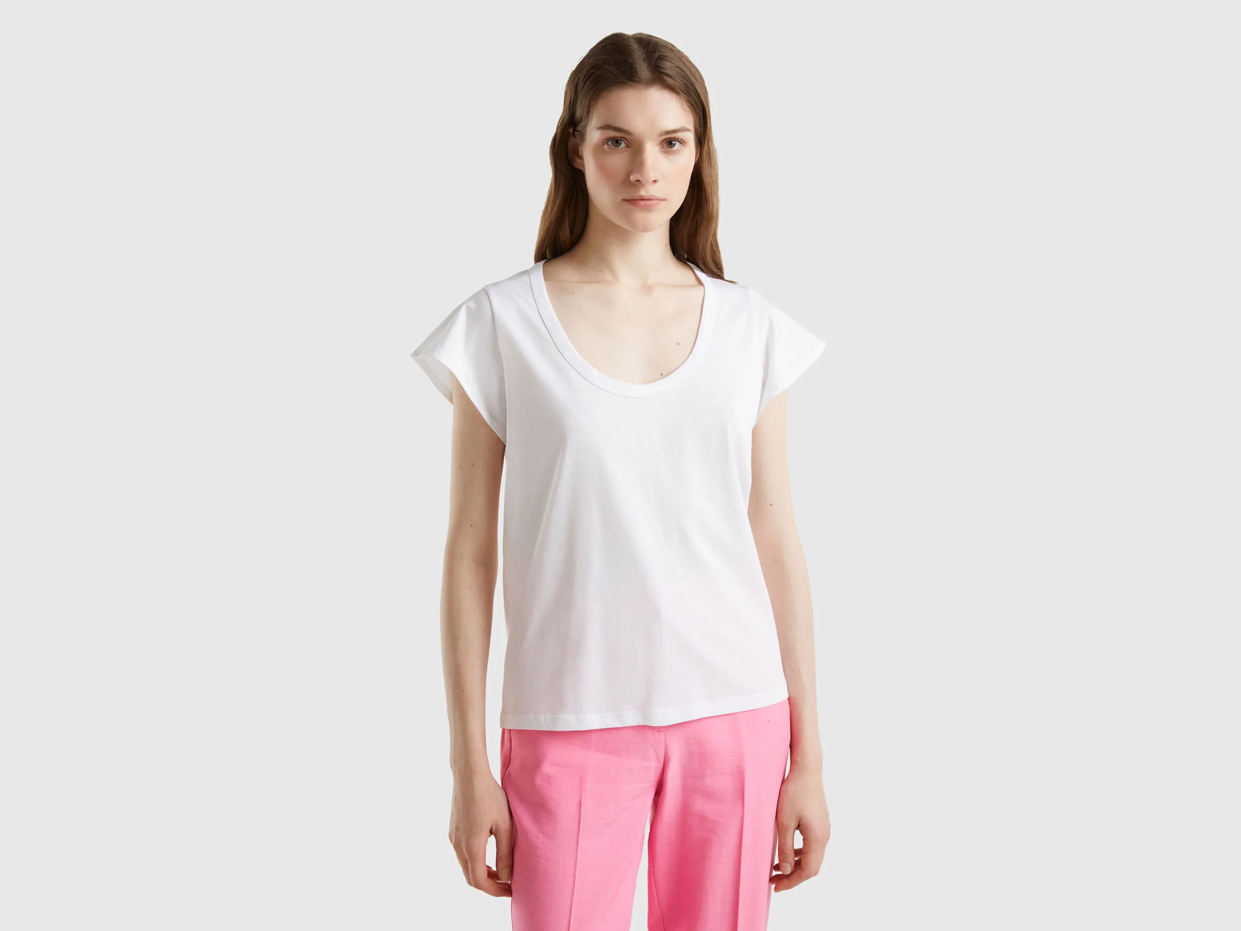 Camiseta con escote amplio