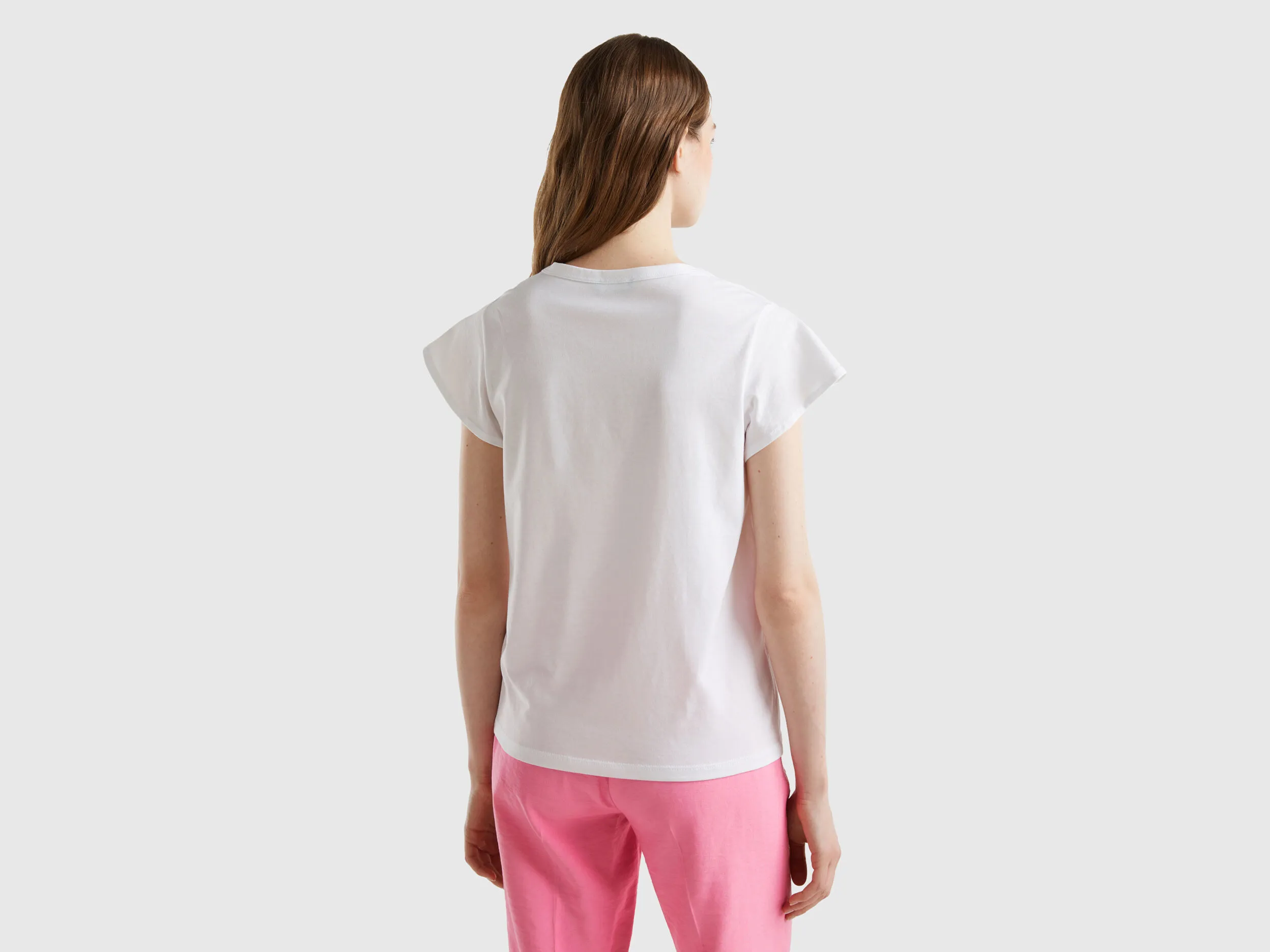 Camiseta con escote amplio