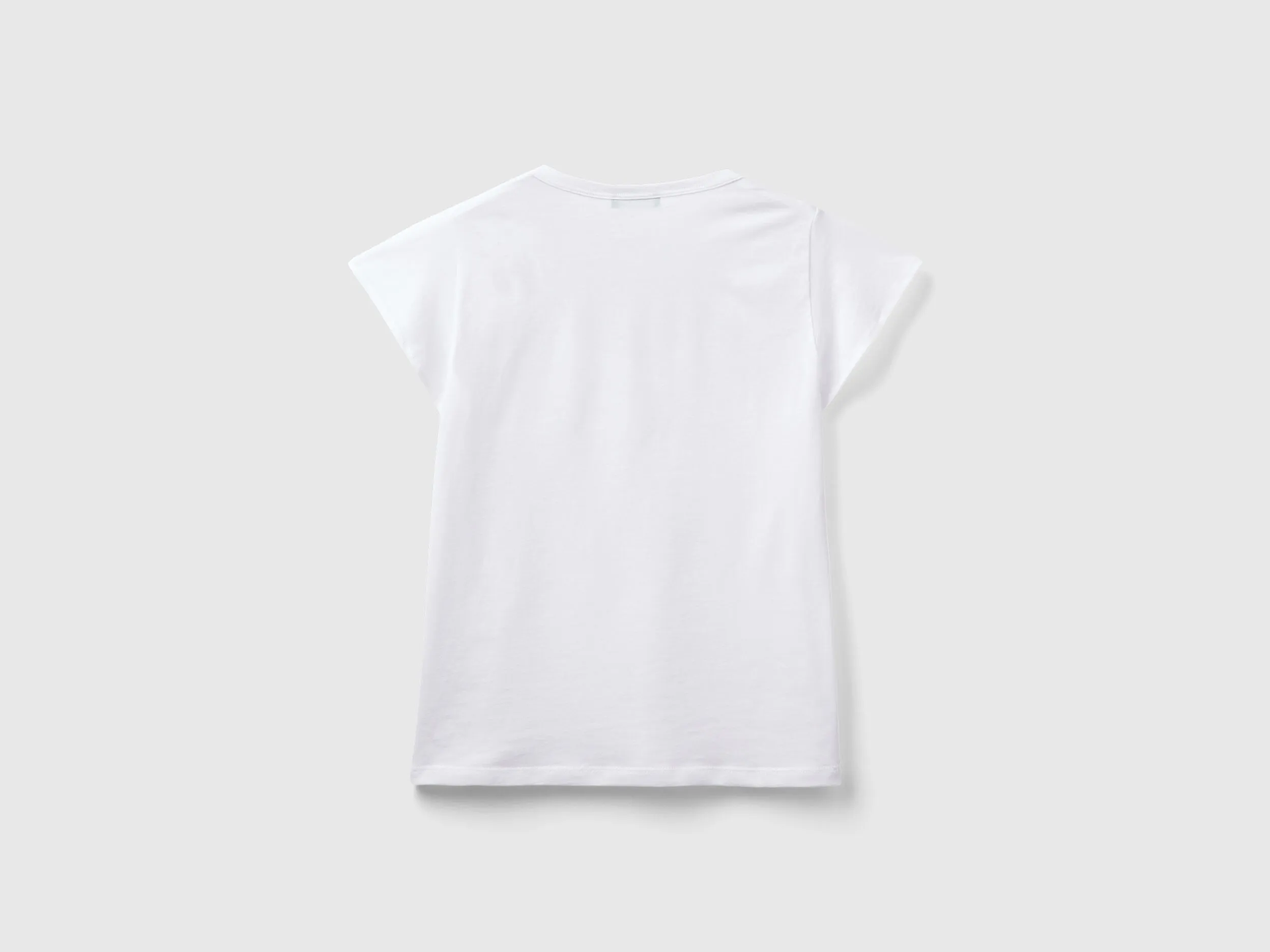 Camiseta con escote amplio