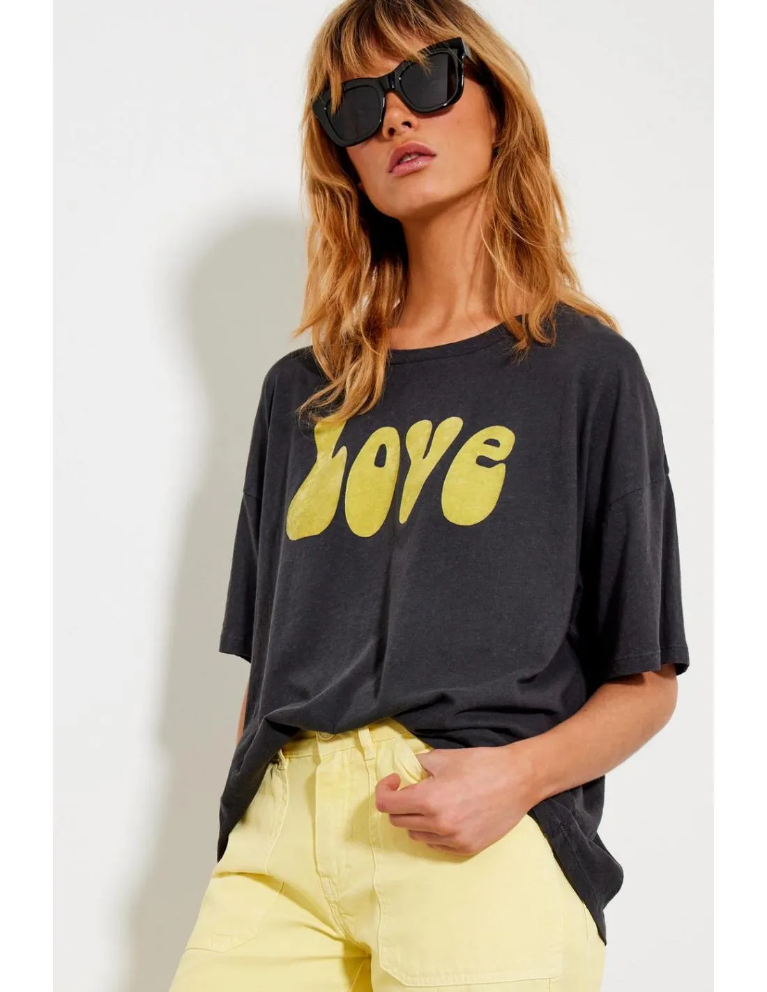 CAMISETA CON ESTAMPADO LOVE AMARILLO FIVE PARIS