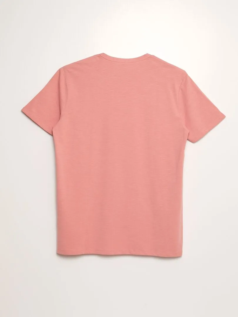 CAMISETA LISA CON CUELLO PANADERO  ROSA