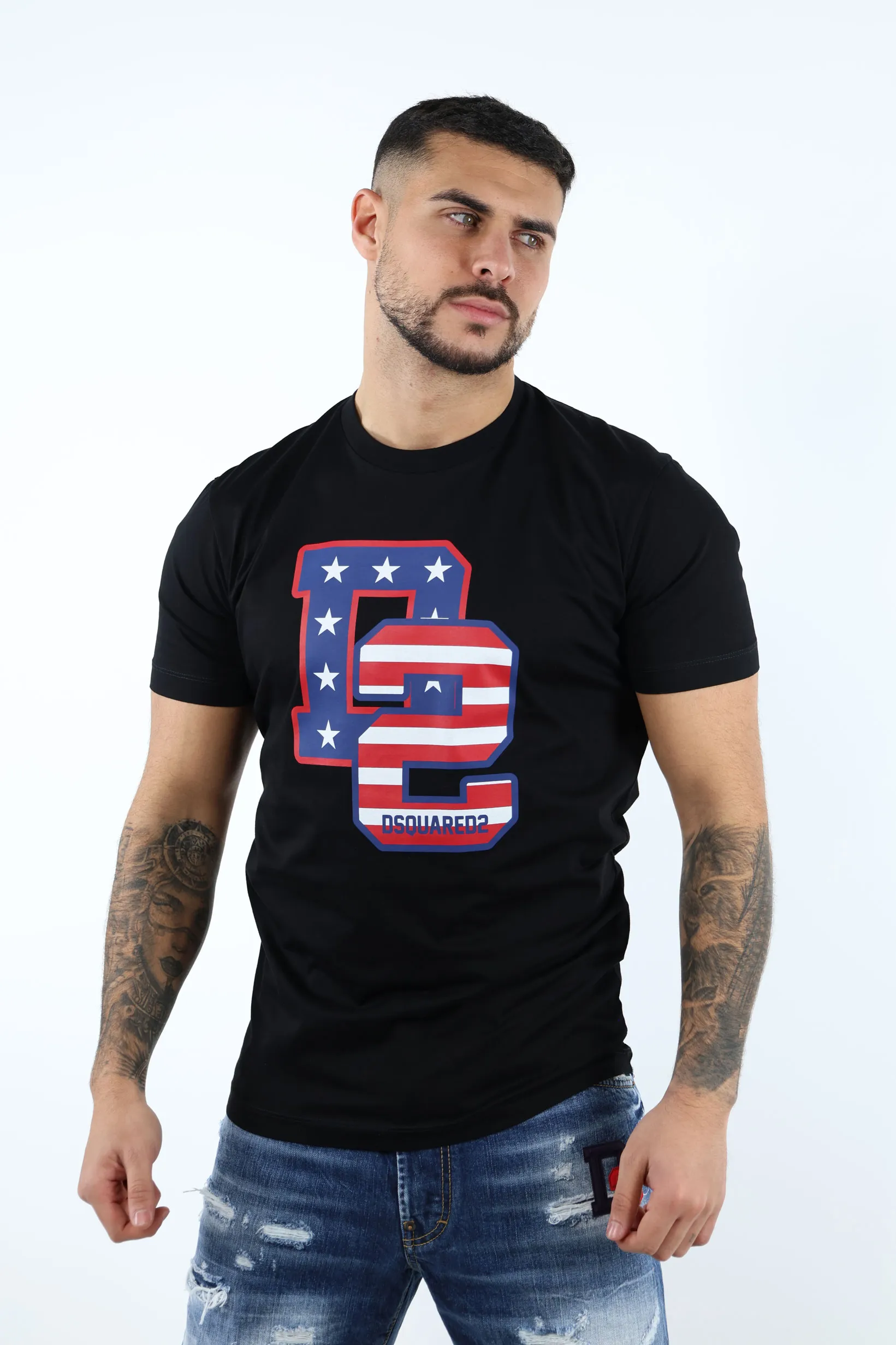 Camiseta negra con maxilogo 