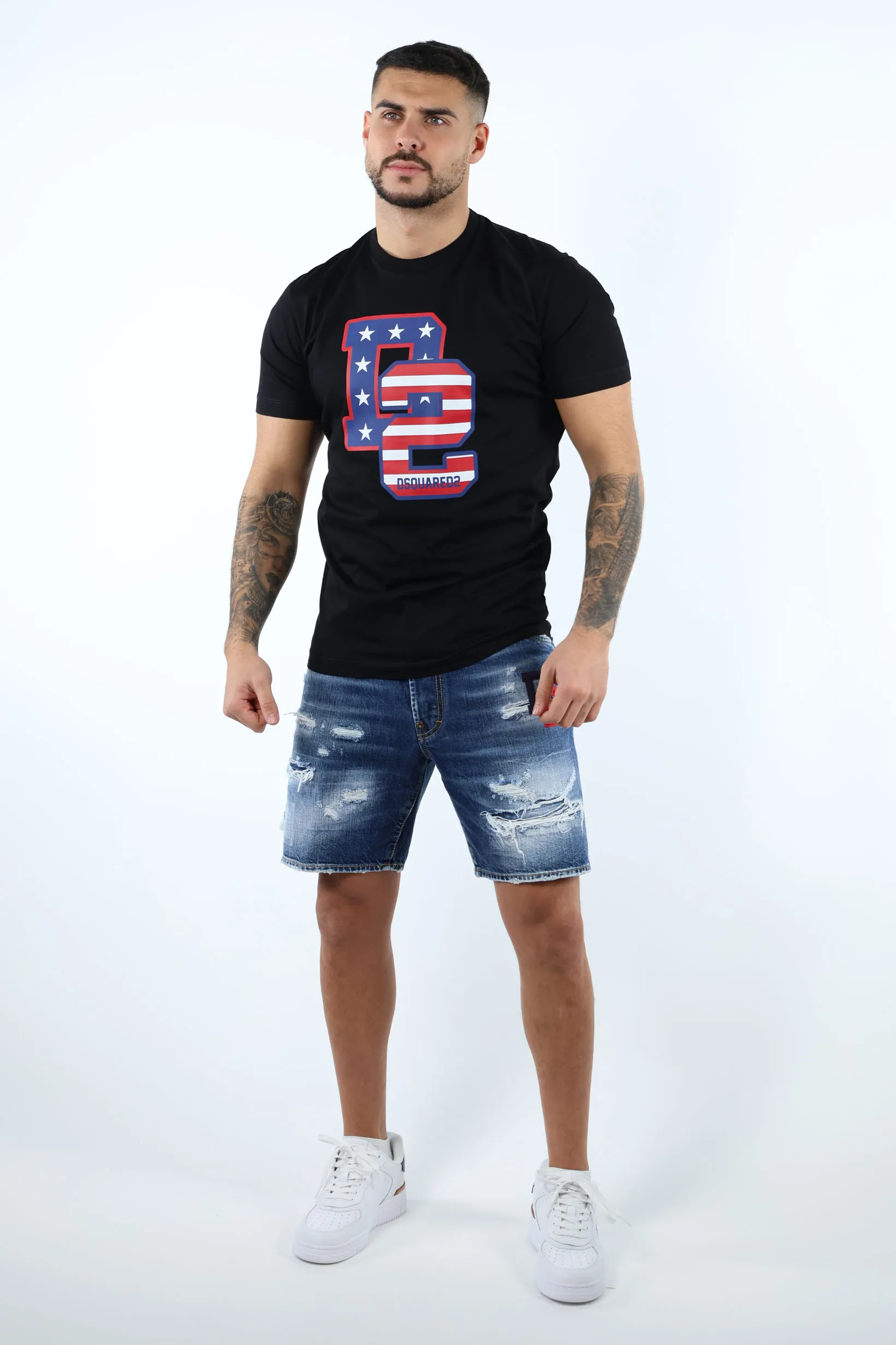Camiseta negra con maxilogo 