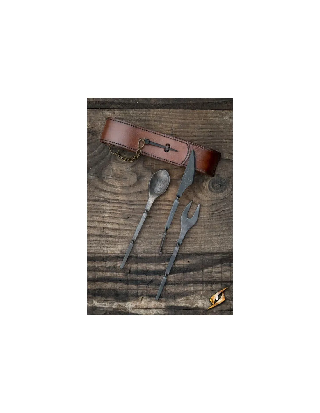 Cubiertos medievales con funda marrón: cuchara, tenedor y cuchillo