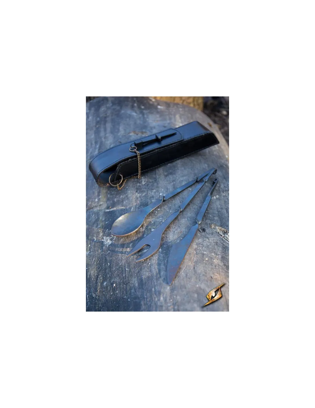 Cubiertos medievales con funda negra: cuchara, tenedor y cuchillo