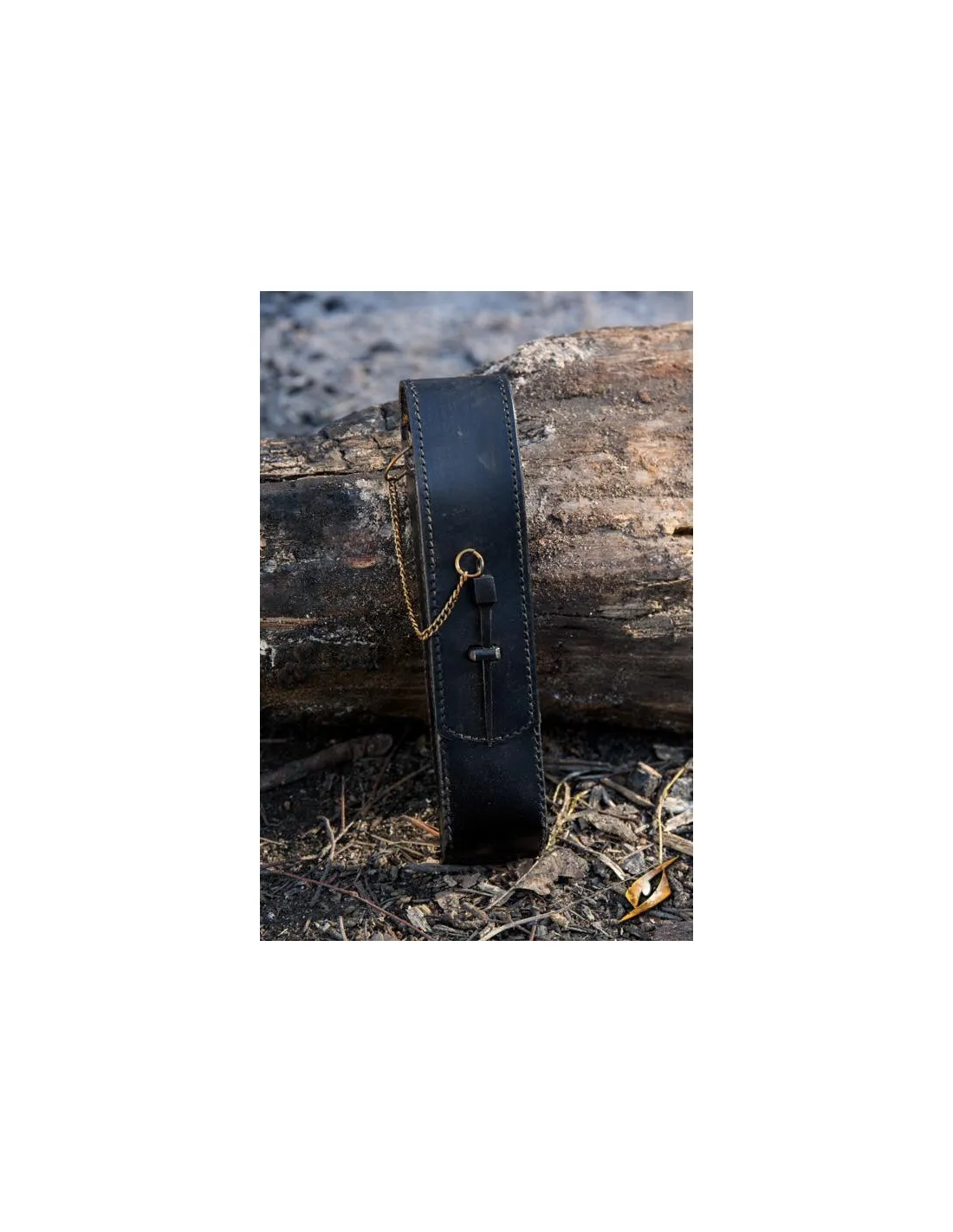 Cubiertos medievales con funda negra: cuchara, tenedor y cuchillo