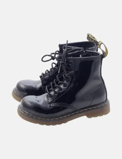 Dr Martens Botín negro cordones