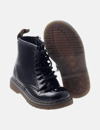 Dr Martens Botín negro cordones