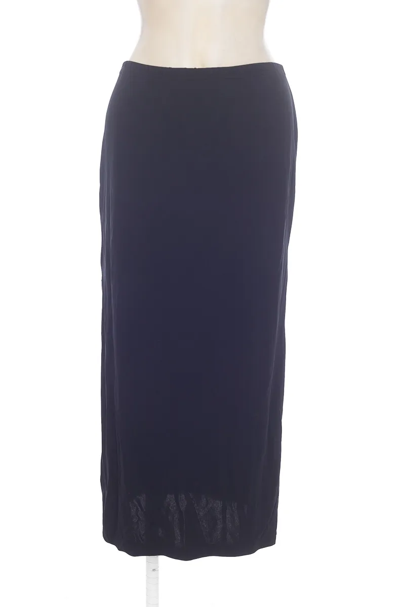 FALDA COLOR NEGRO  CLOSEANDO