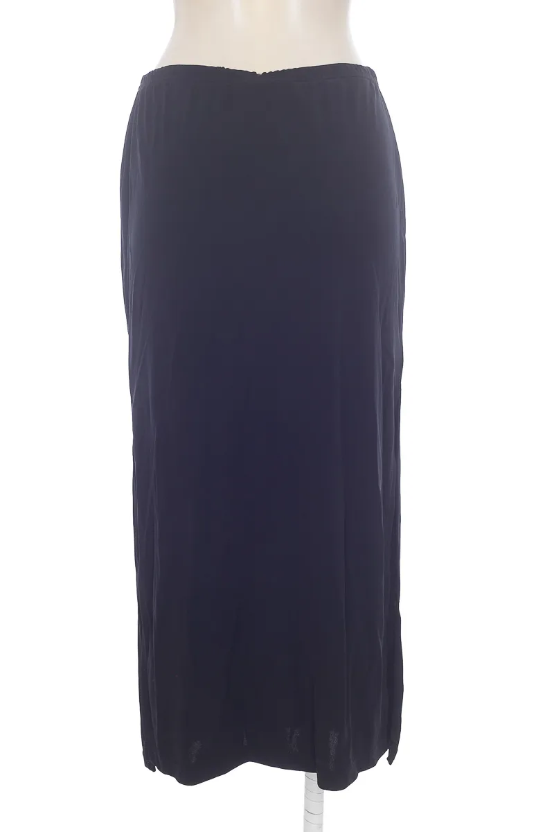FALDA COLOR NEGRO  CLOSEANDO