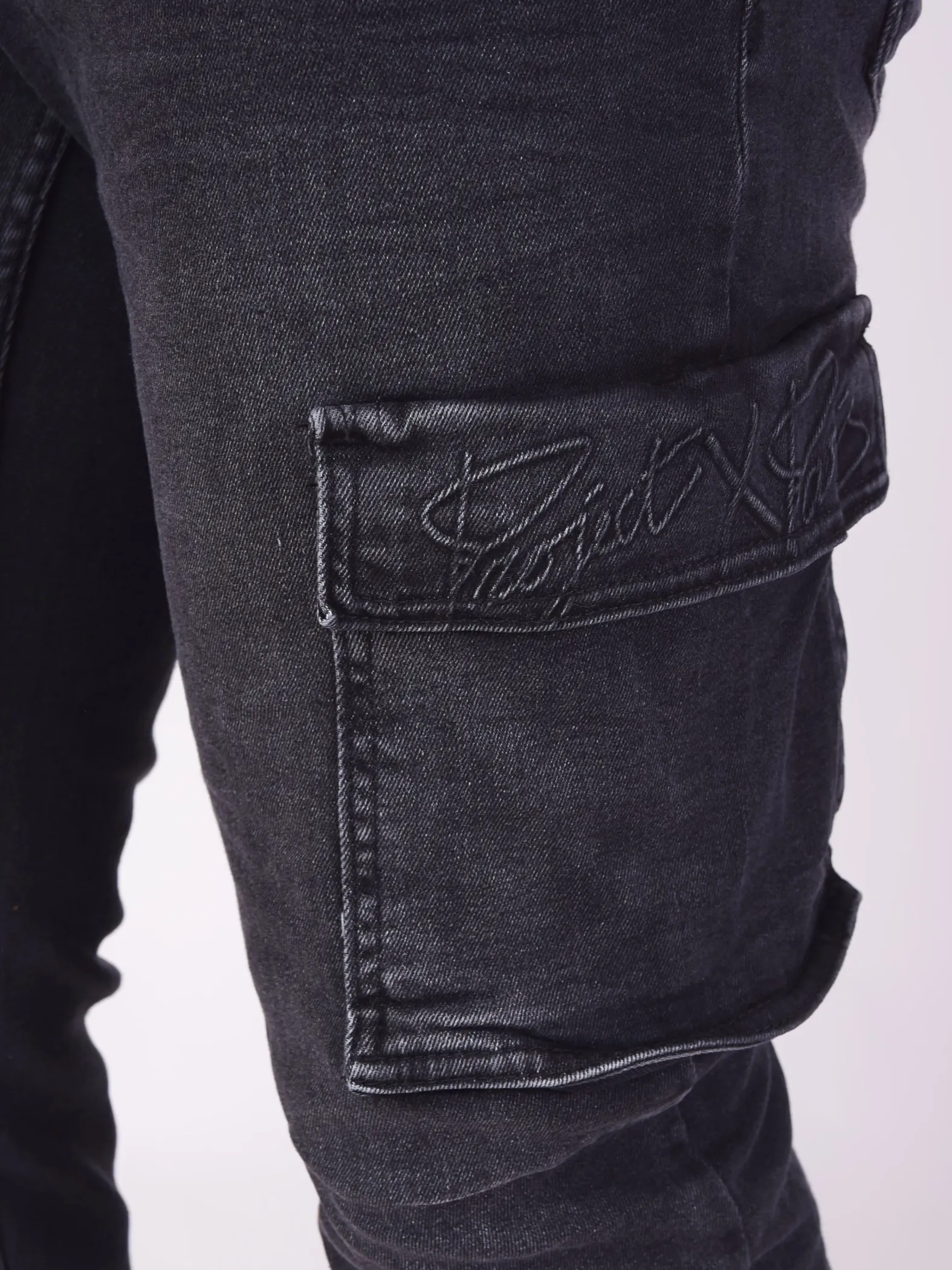 Jeans básicos estilo cargo