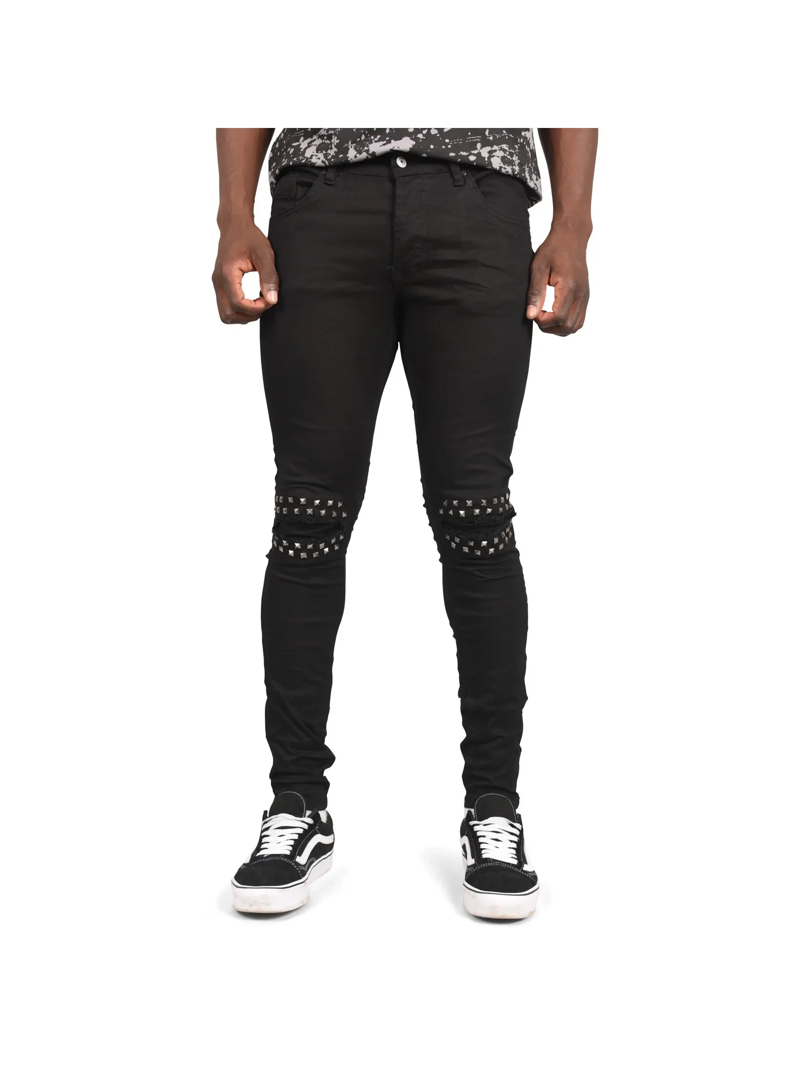 Jeans pitillo con tachuelas