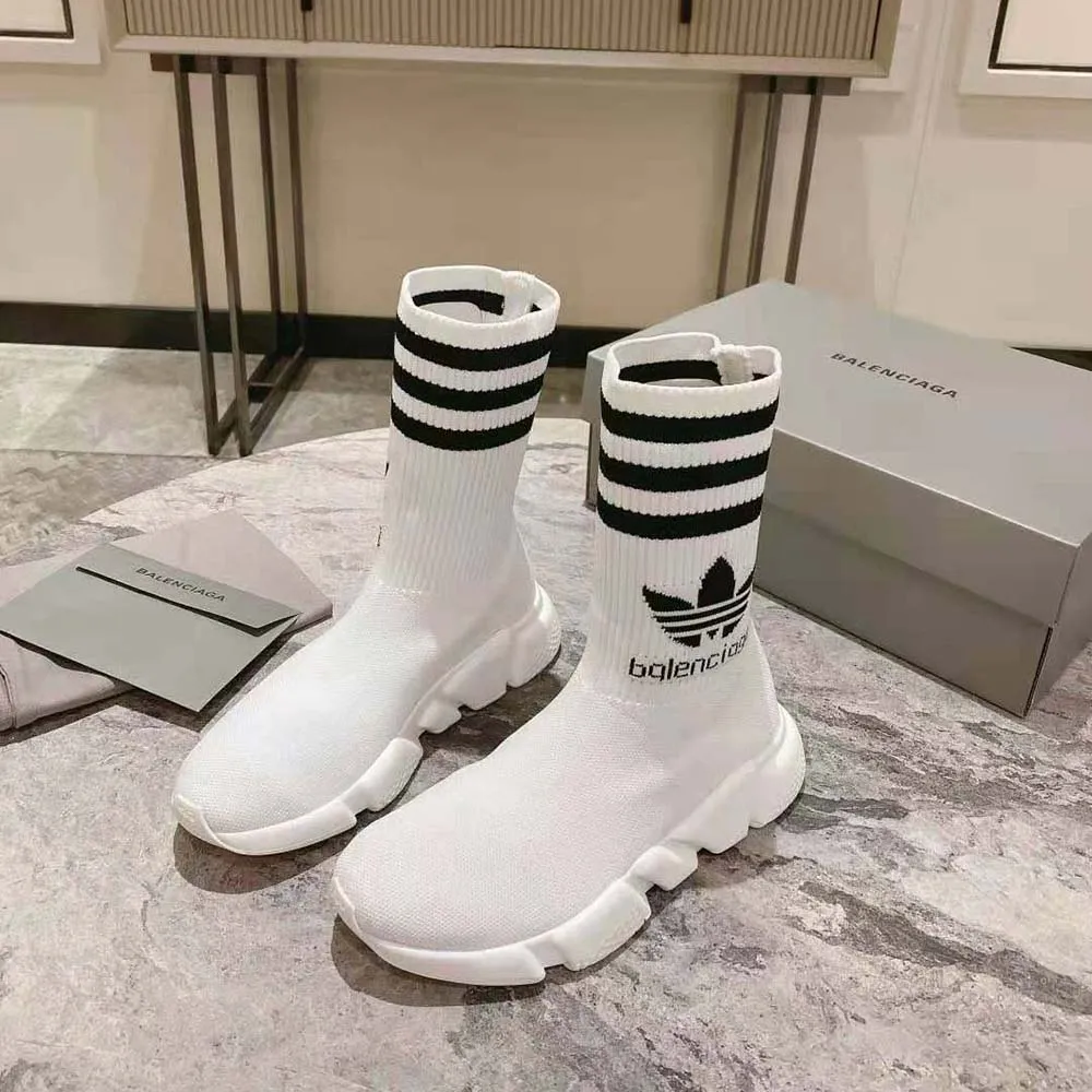 La zapatilla adidas Speed ​​unisex de Balenciaga en unidad de suela blanca y negra se realiza en colaboración con Adidas