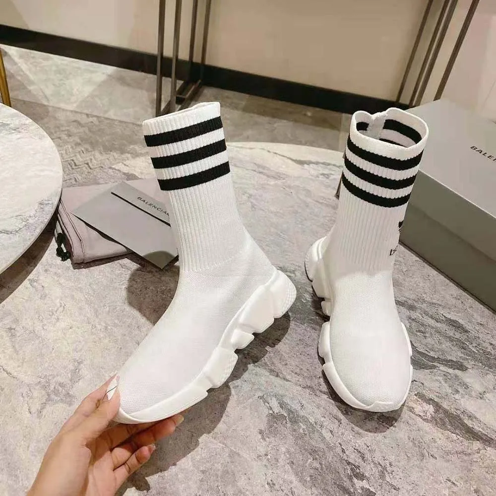 La zapatilla adidas Speed ​​unisex de Balenciaga en unidad de suela blanca y negra se realiza en colaboración con Adidas