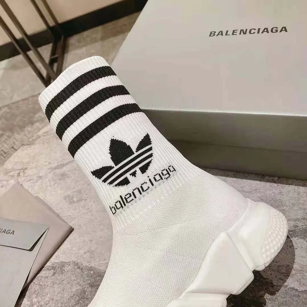 La zapatilla adidas Speed ​​unisex de Balenciaga en unidad de suela blanca y negra se realiza en colaboración con Adidas
