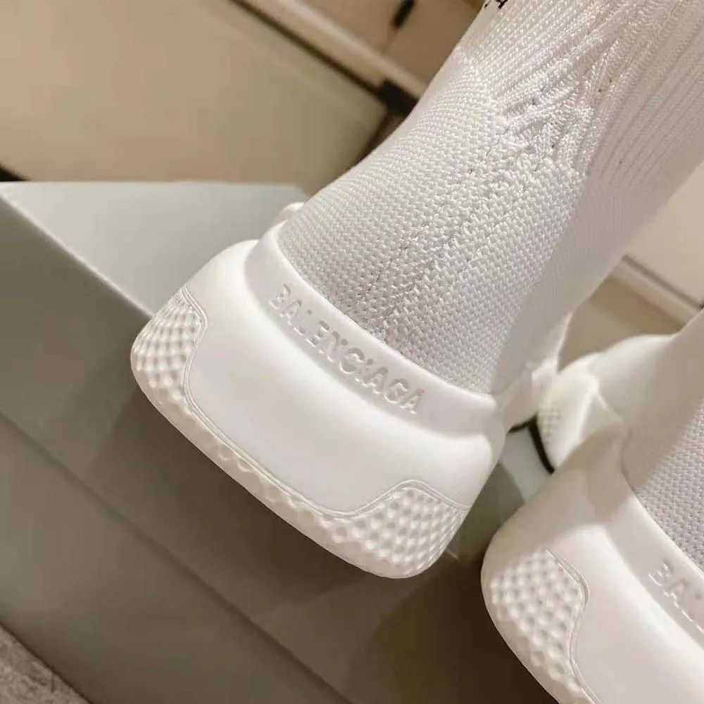 La zapatilla adidas Speed ​​unisex de Balenciaga en unidad de suela blanca y negra se realiza en colaboración con Adidas