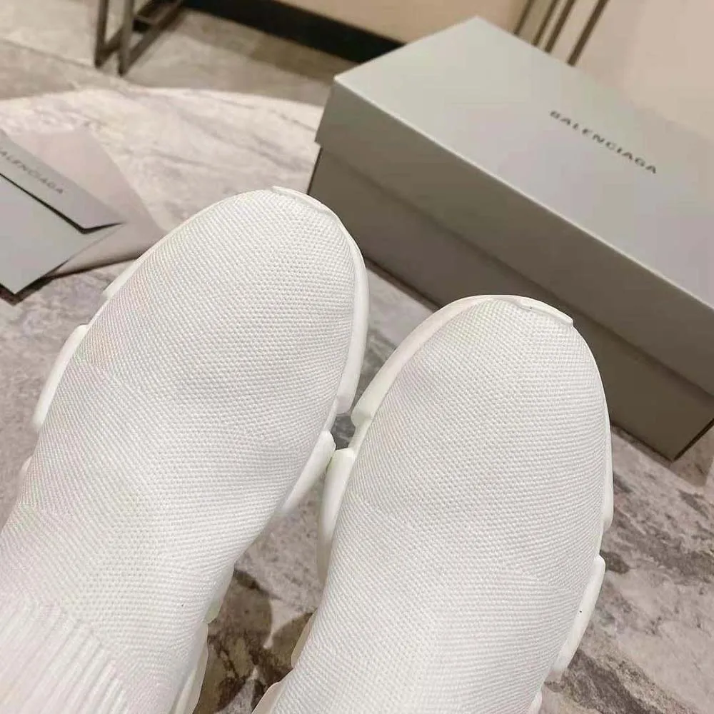 La zapatilla adidas Speed ​​unisex de Balenciaga en unidad de suela blanca y negra se realiza en colaboración con Adidas