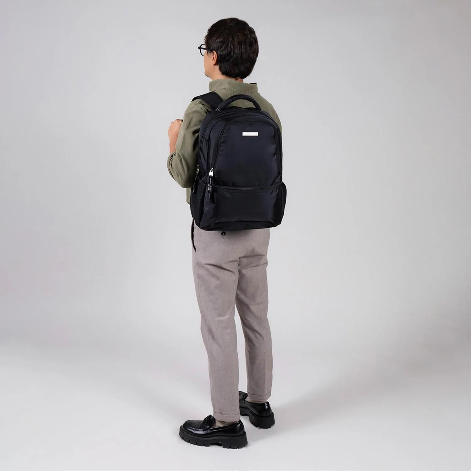 Mochila Grande Chenson Pro Para Hombre Merlot Negro Con Porta Laptop De Hasta 15.