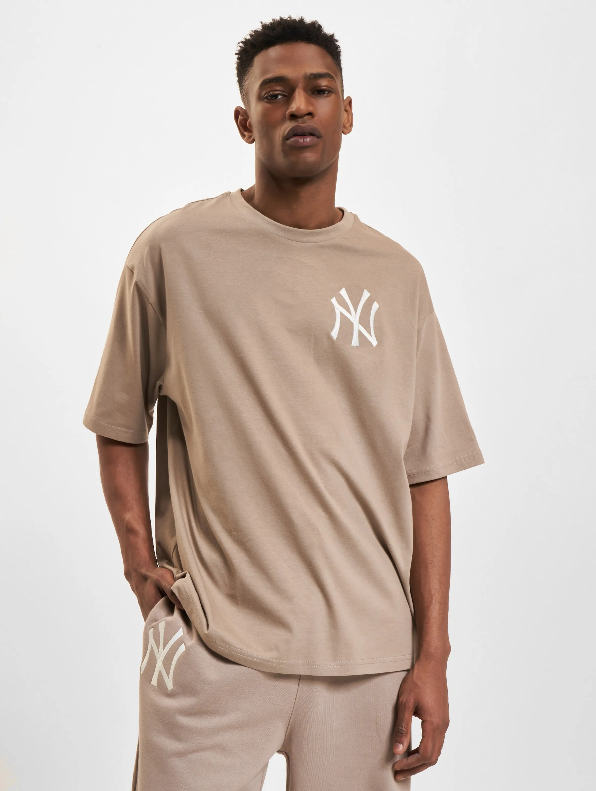 New Era League Essential Lc Oversized