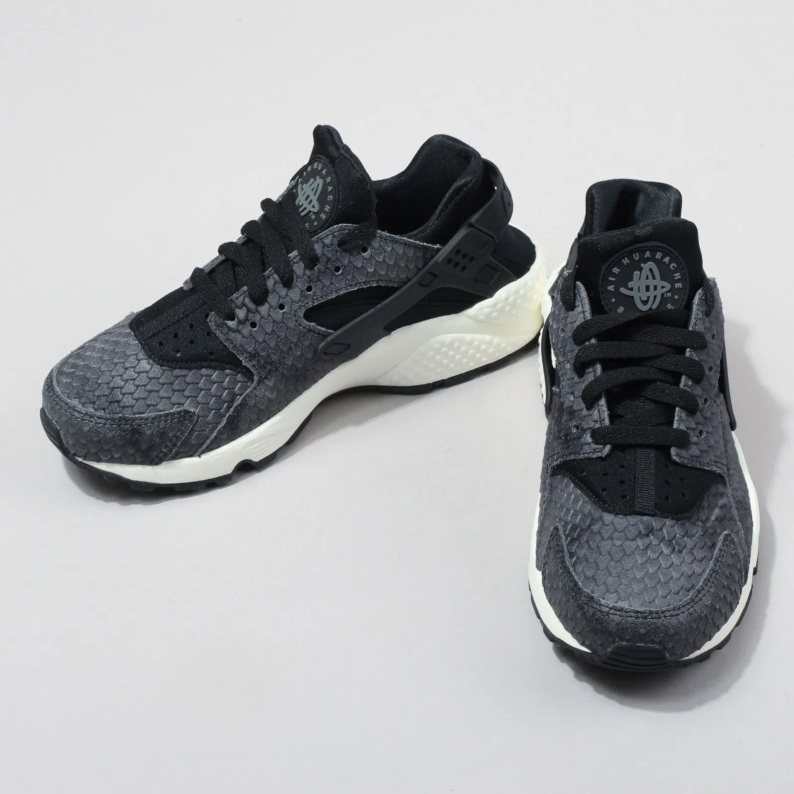 Nike WMNS Air Huarache Run Premium