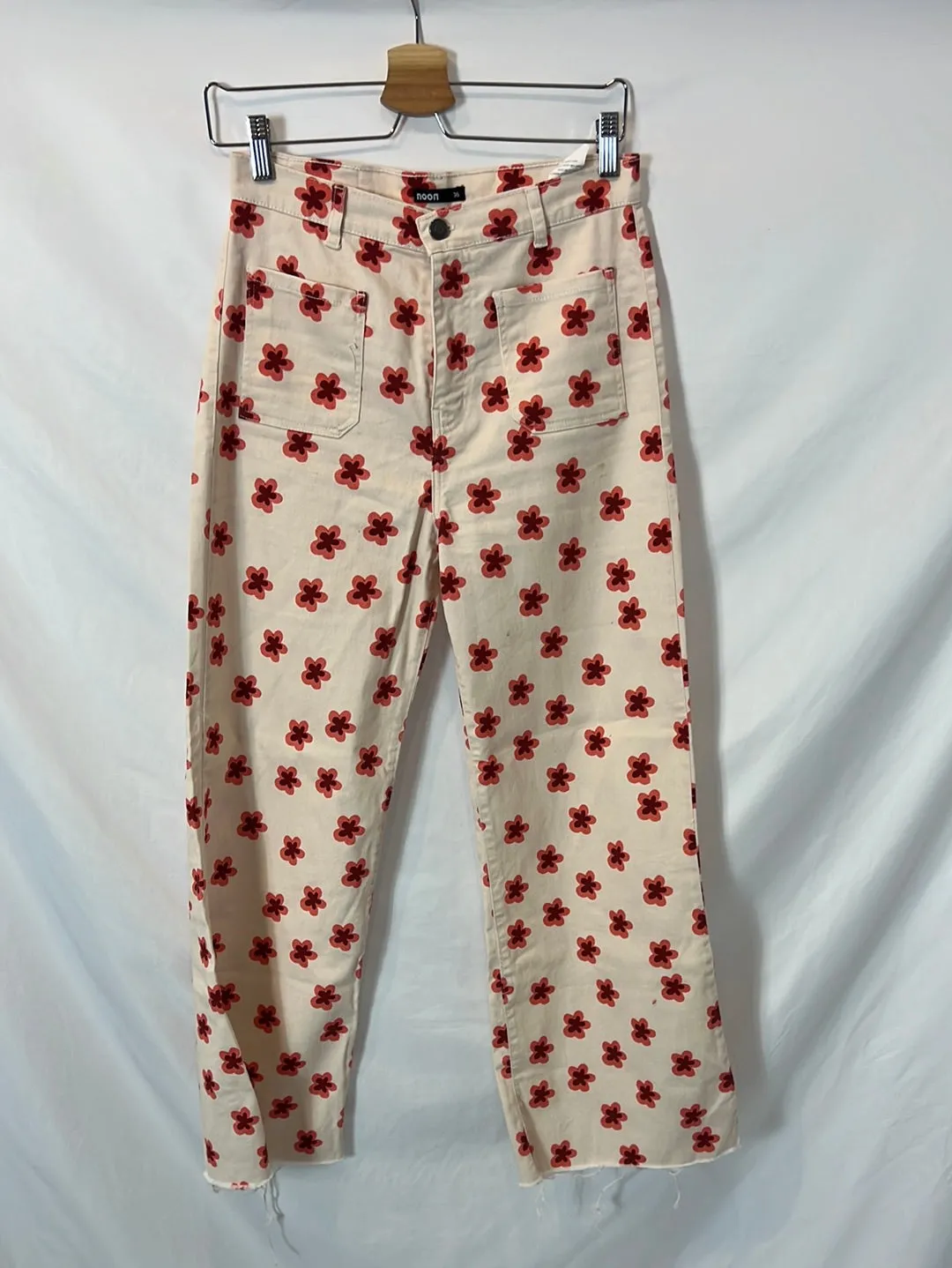 NOON. Pantalón denim flores T.36