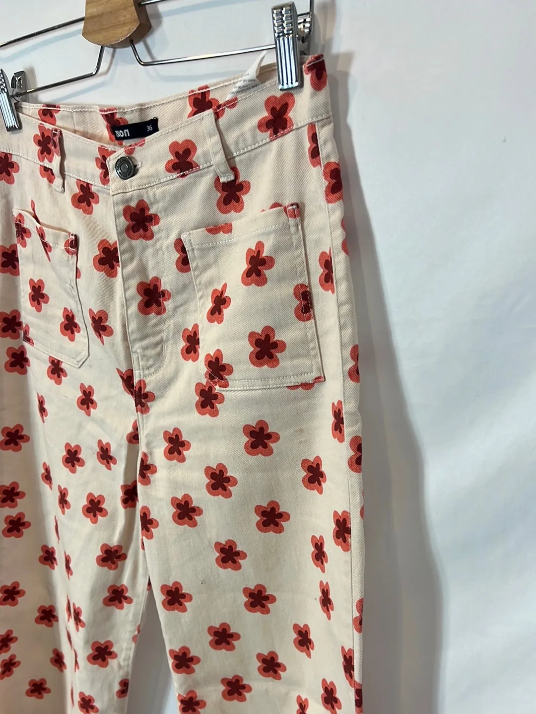 NOON. Pantalón denim flores T.36