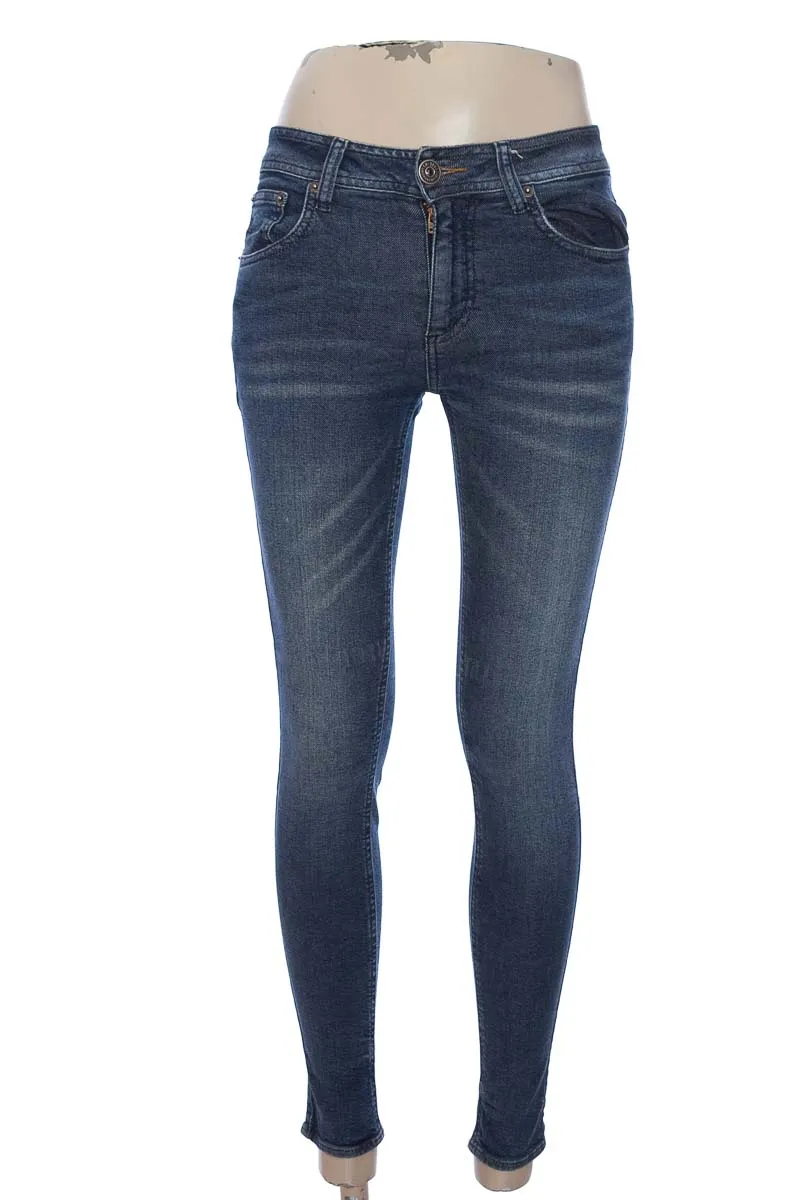 PANTALóN COLOR AZUL  CHEVIGNON