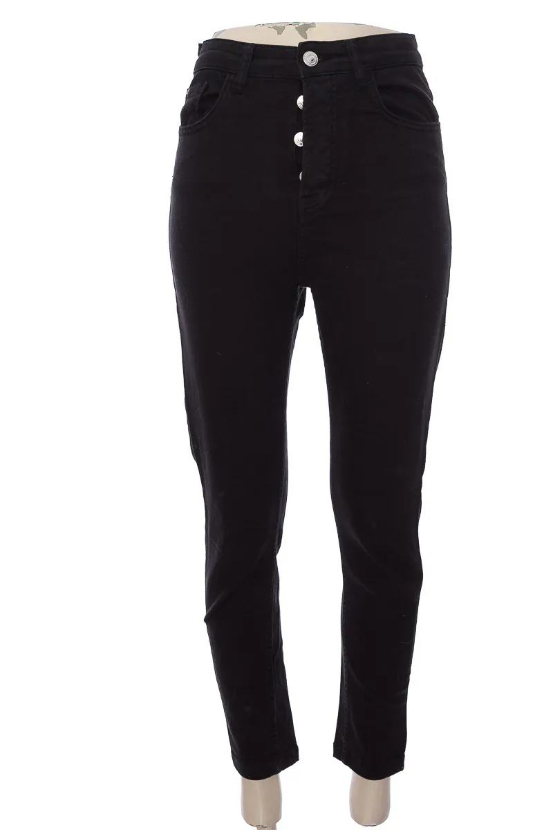 PANTALóN COLOR NEGRO  STRADIVARIUS