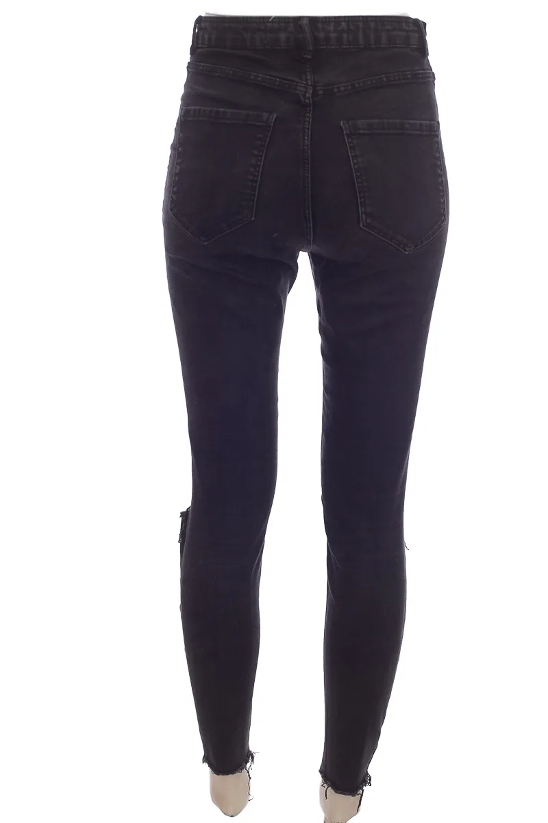 PANTALóN COLOR NEGRO  ZARA