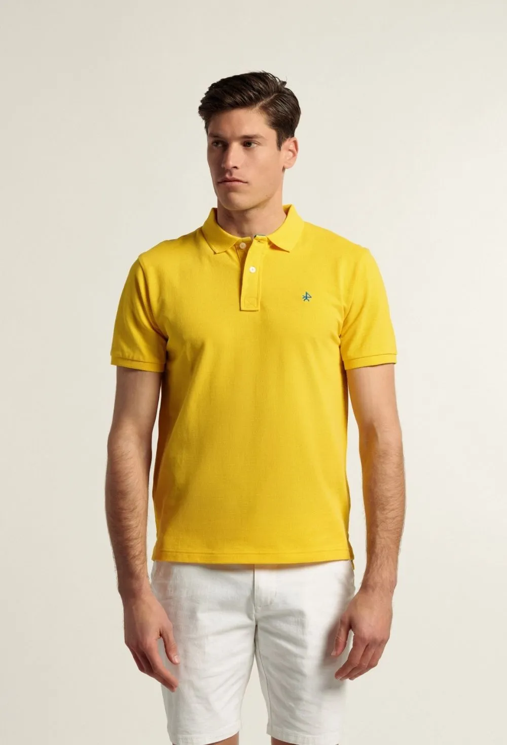 Polo clásico color amarillo