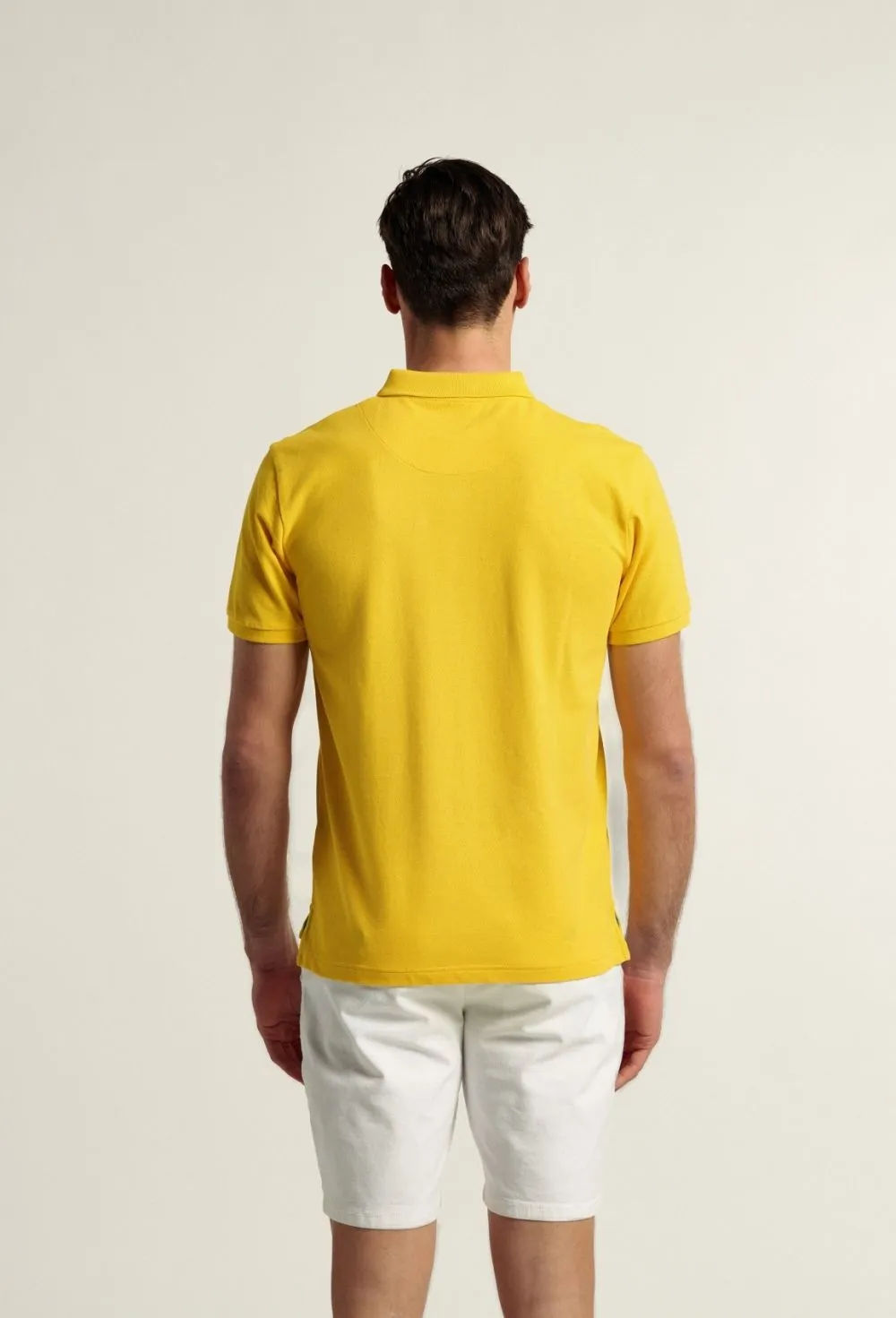 Polo clásico color amarillo