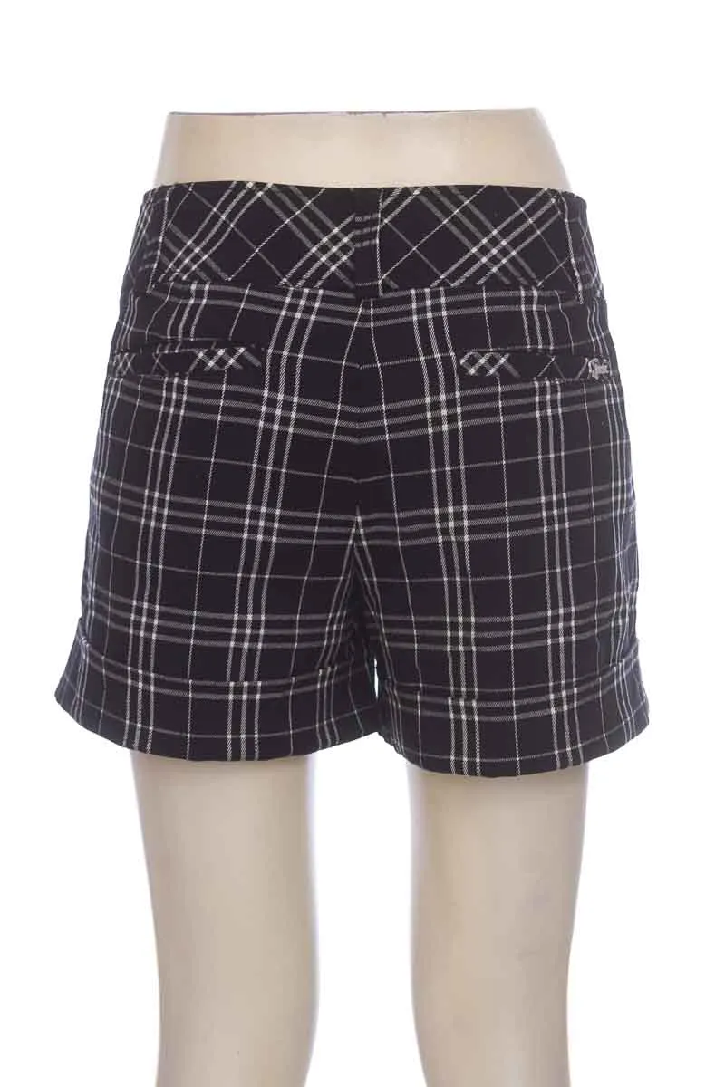 SHORT COLOR NEGRO  GUESS