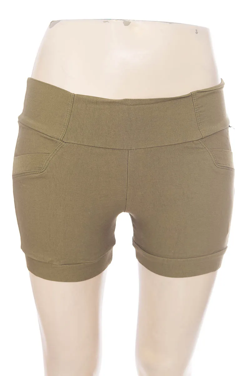 SHORT COLOR VERDE  CLOSEANDO