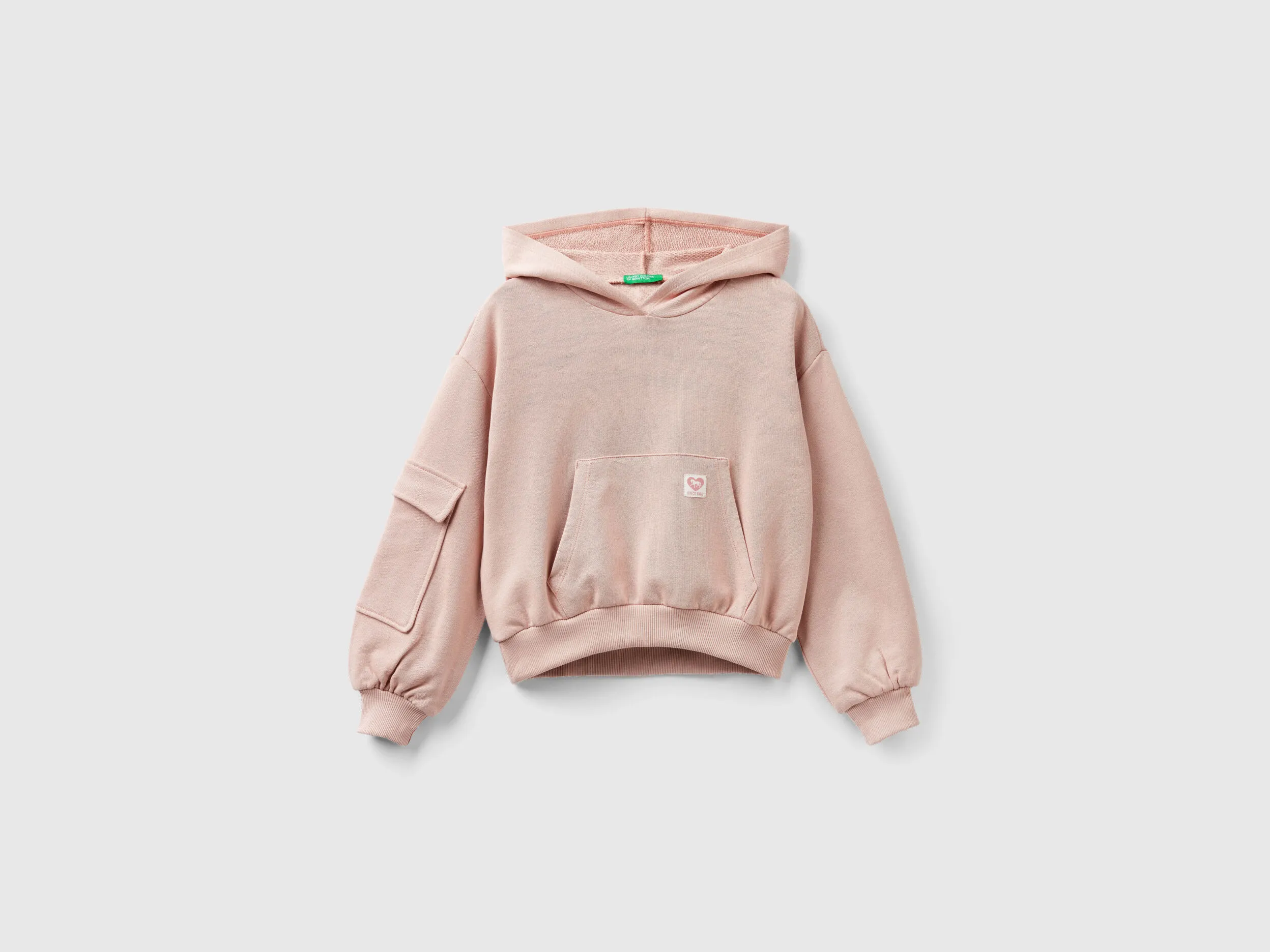 Sudadera con bolsillos y capucha
