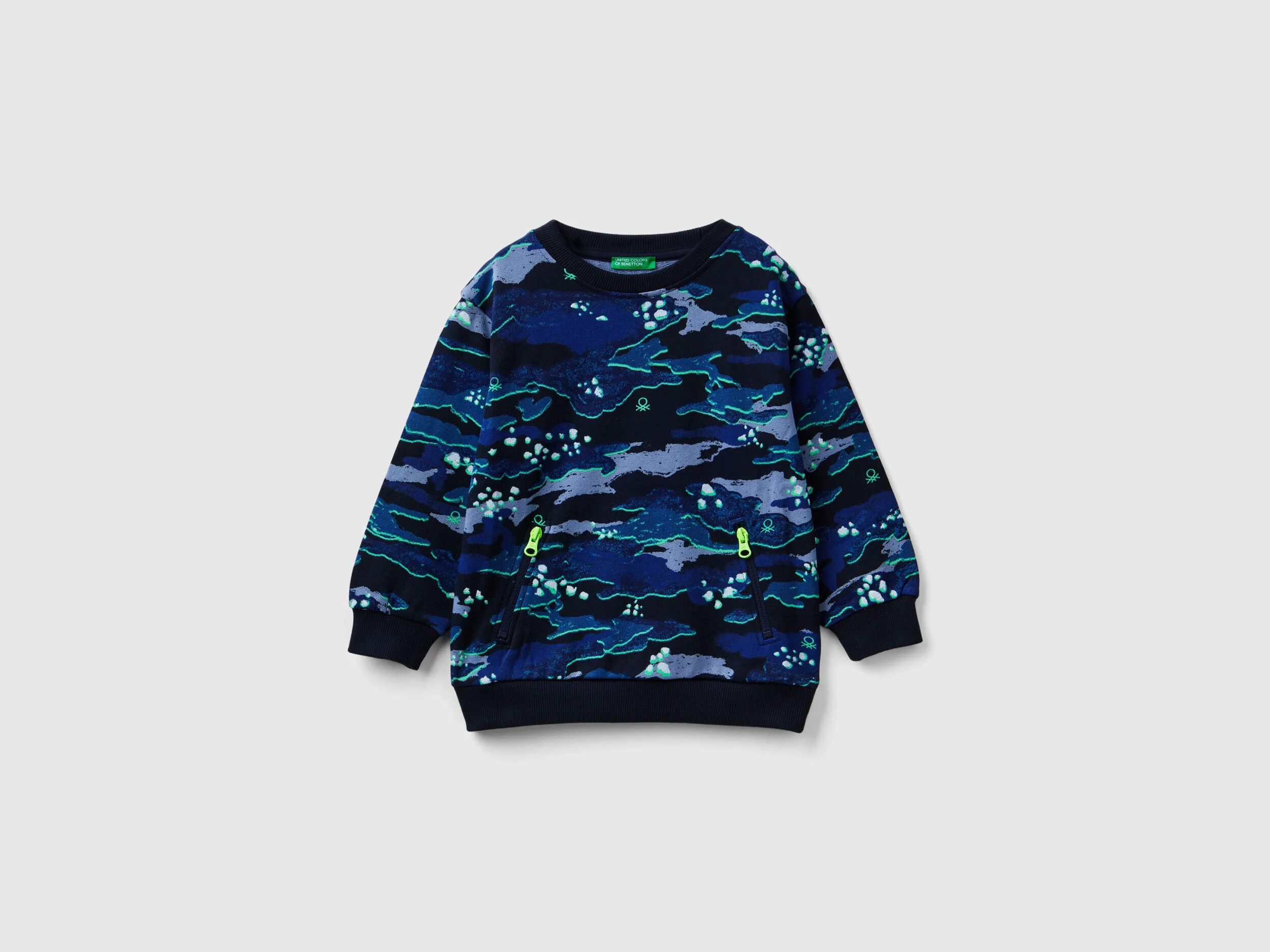 Sudadera con estampado de camuflaje