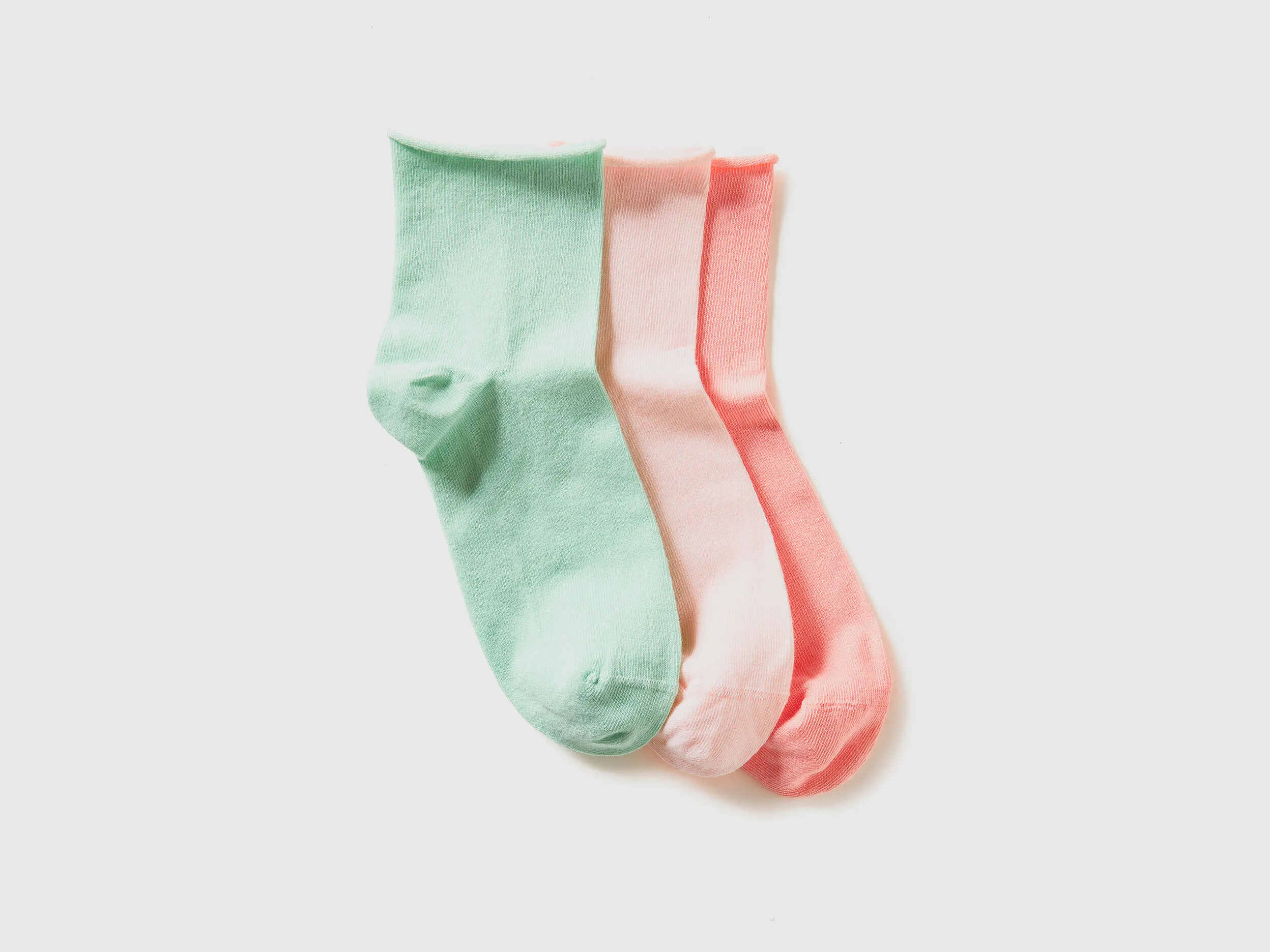 Tres pares de calcetines cortos