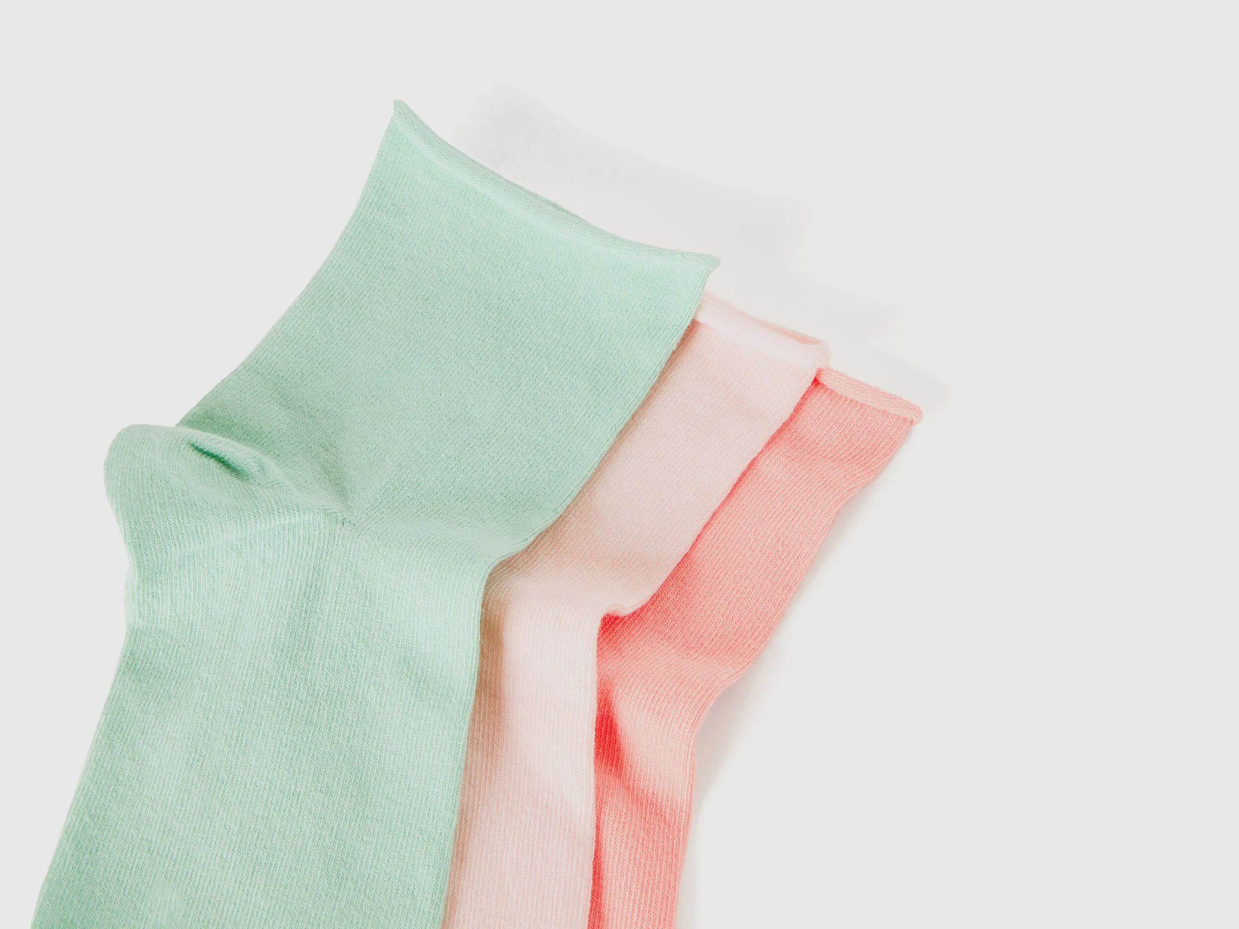 Tres pares de calcetines cortos